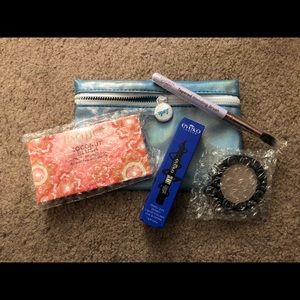 Makeup bundle‼️ Never used‼️ Brand new‼️